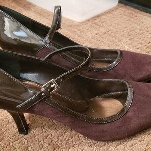 Brown leather pumps